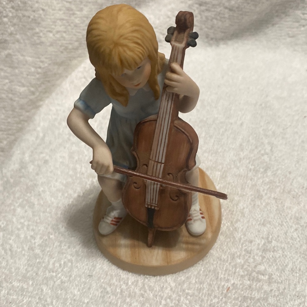 “ Cellists are special” ENESCO collector figurine. Good condition, 1982